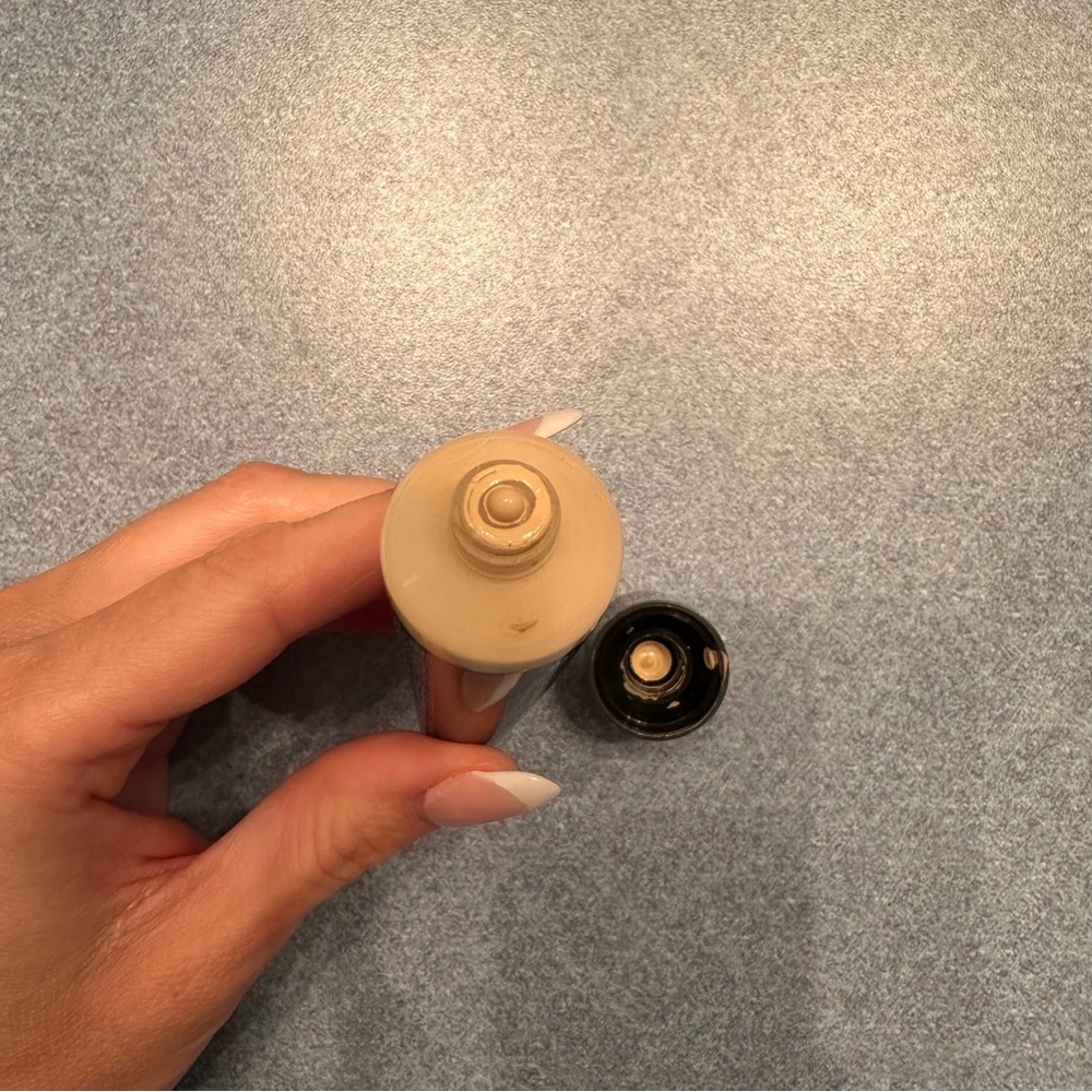Ivory W130 - Mary Kay Timewise Matte 3D Foundation - Picture 3 of 3